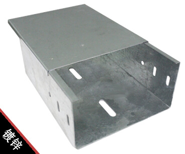 有孔托盤(pán)橋架和無(wú)孔托盤(pán)橋架的區(qū)別(圖1) 托盤(pán)式橋架