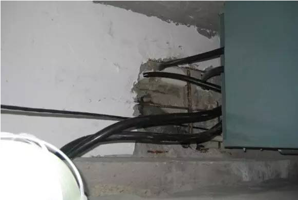 電纜進出橋架未配管敷設(shè)1