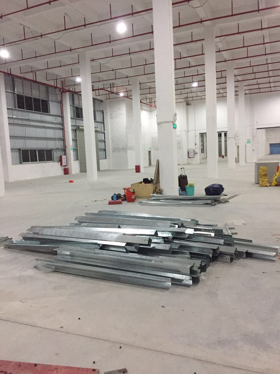 電纜橋架進(jìn)場(chǎng)東莞麻涌分揀中心3