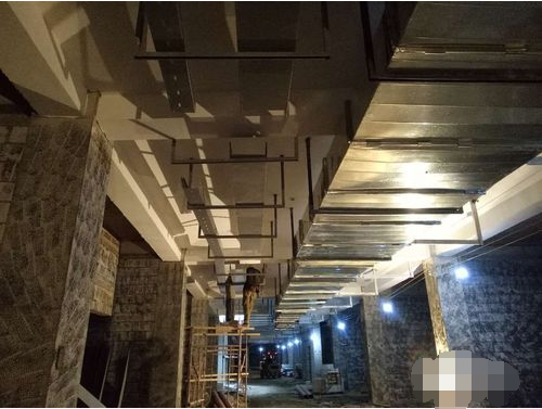 電纜橋架安裝現(xiàn)場(chǎng)