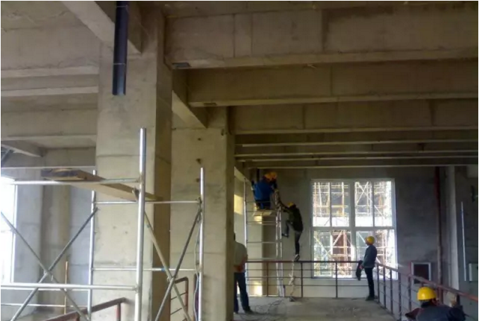 圖文解析電纜橋架安裝實(shí)例(圖17) 電纜橋架施工