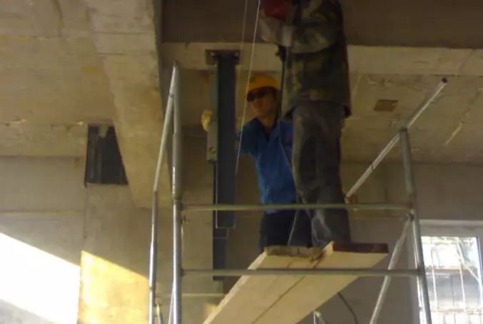 圖文解析電纜橋架安裝實(shí)例(圖19) 電纜橋架施工