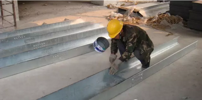 圖文解析電纜橋架安裝實(shí)例(圖34) 電纜橋架施工